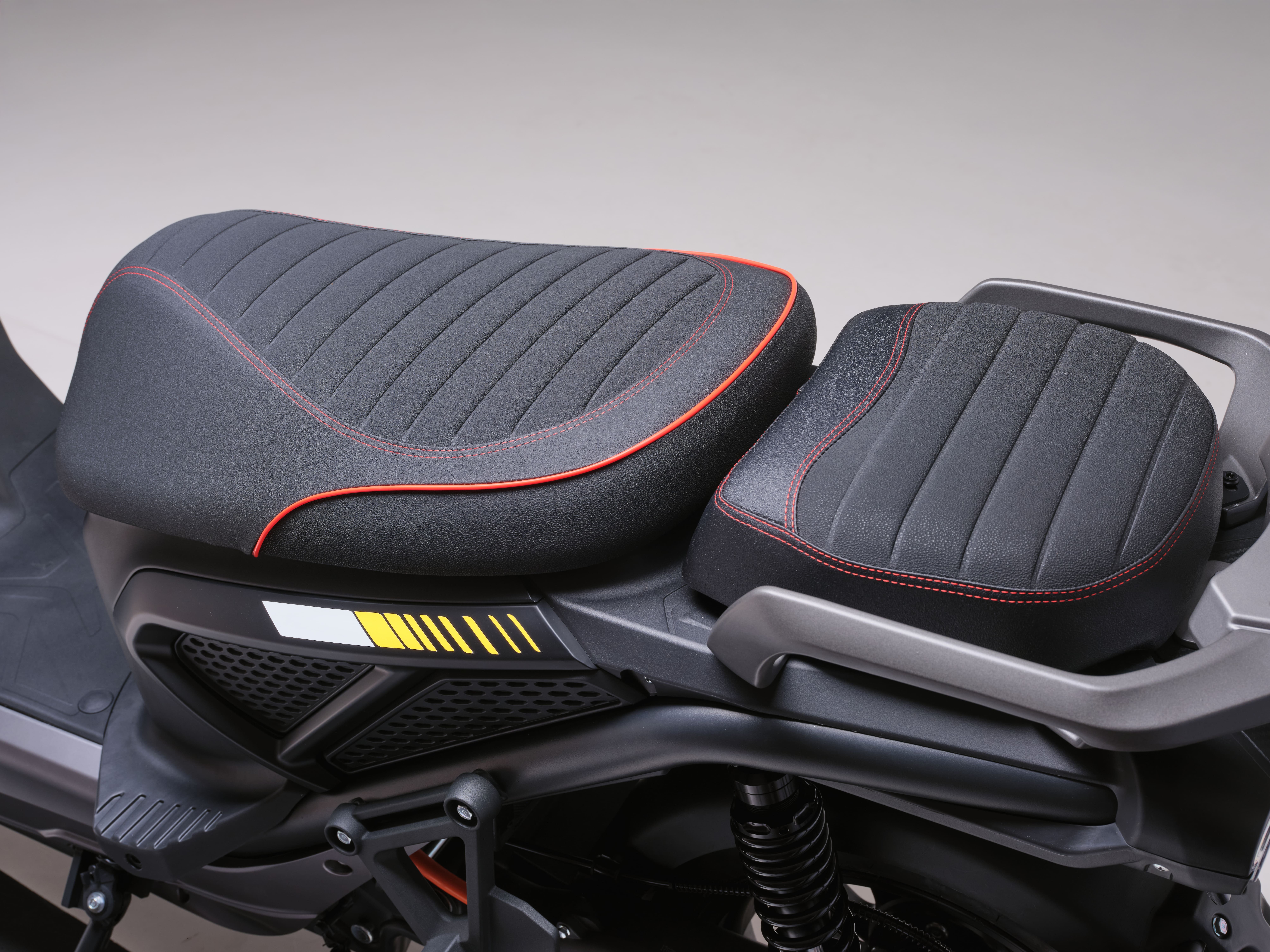 Kursi Ergonomis dengan Jahitan Premium